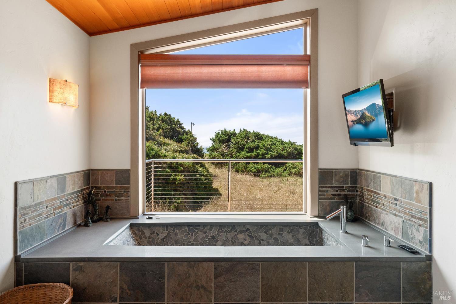 405 Island View Drive Smith River CA 95567