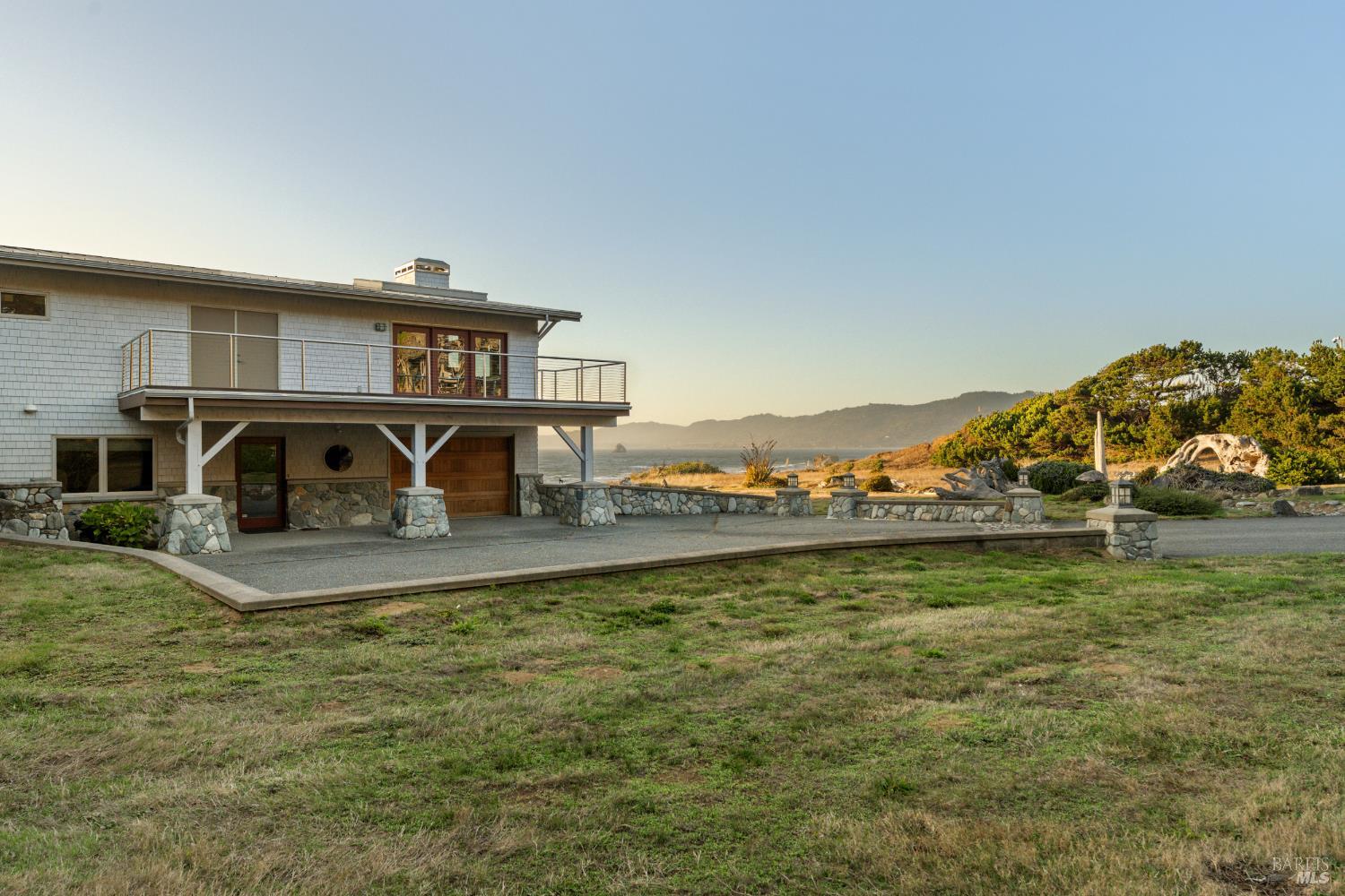 405 Island View Drive Smith River CA 95567