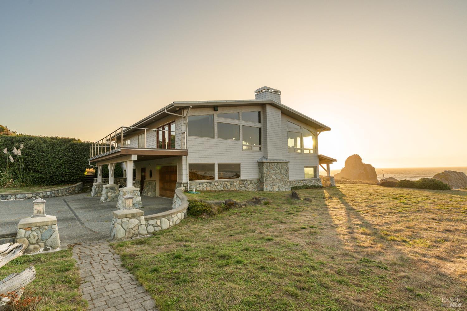 405 Island View Drive Smith River CA 95567