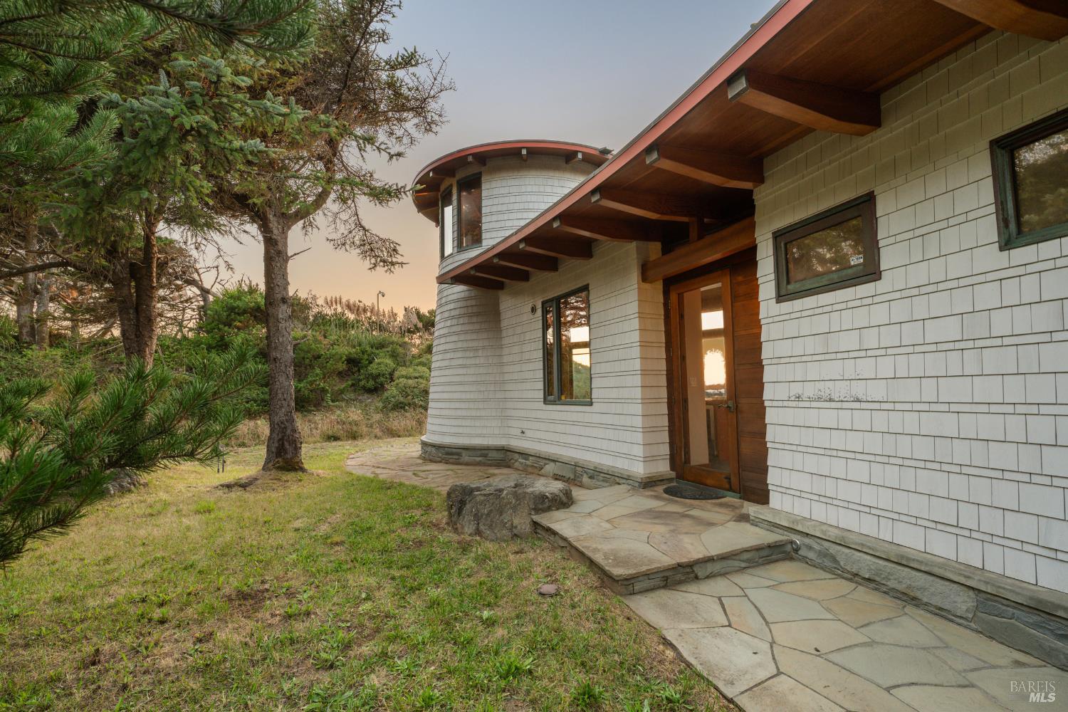 405 Island View Drive Smith River CA 95567