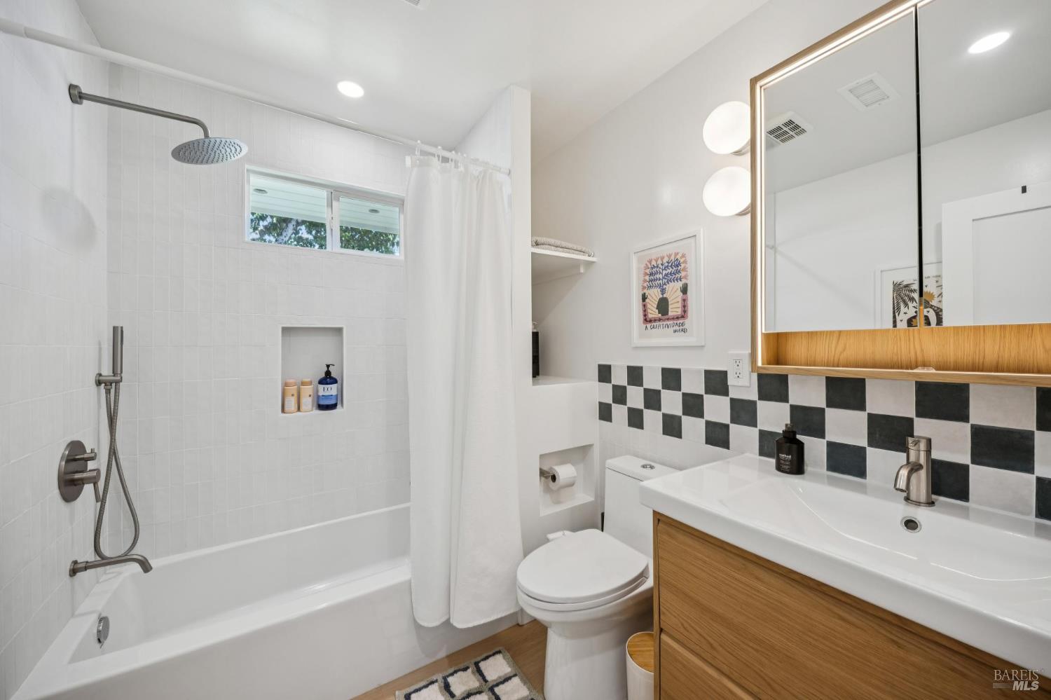 15 Brainerd Avenue Petaluma CA 94952