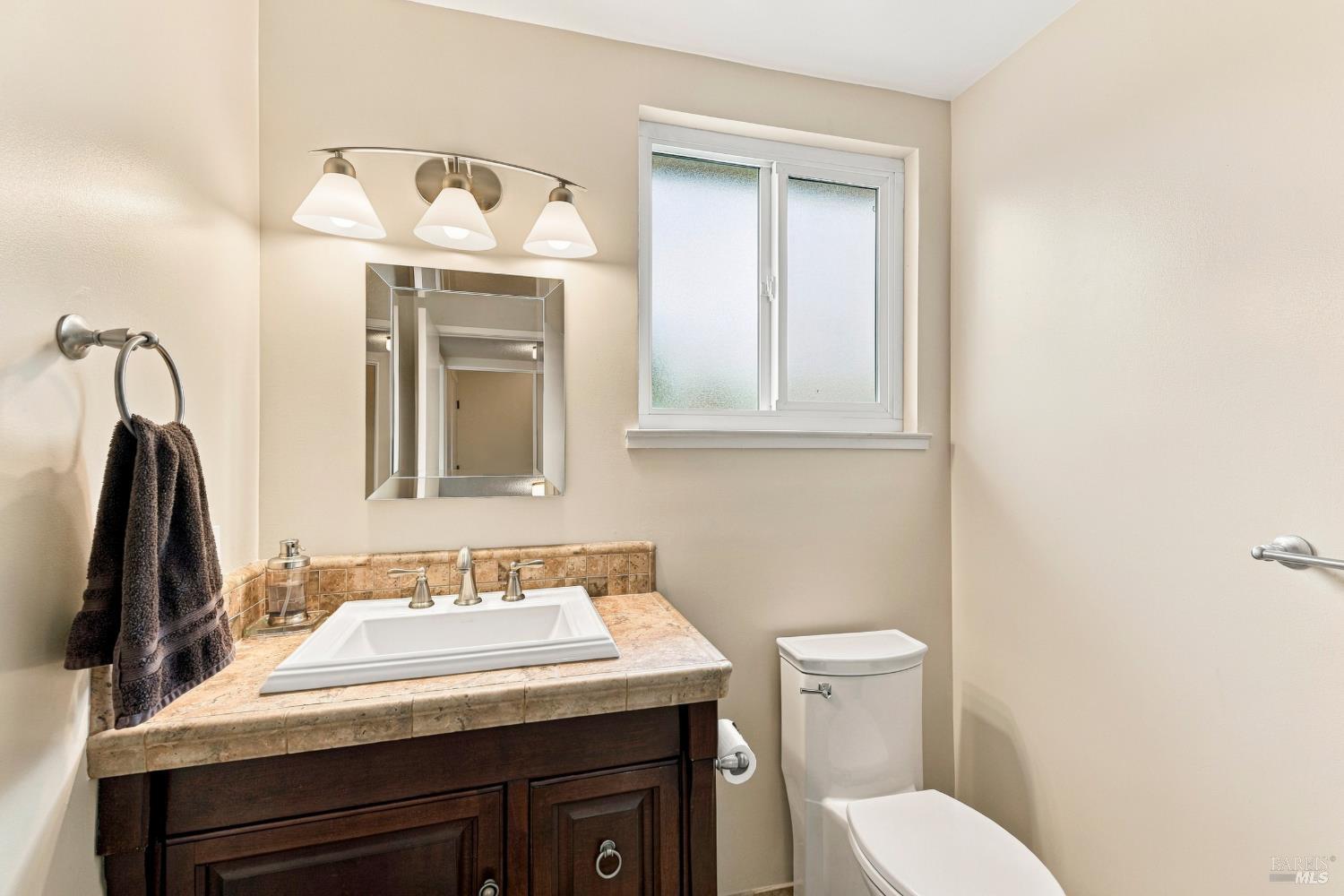 17 Eastside Circle Petaluma CA 94954