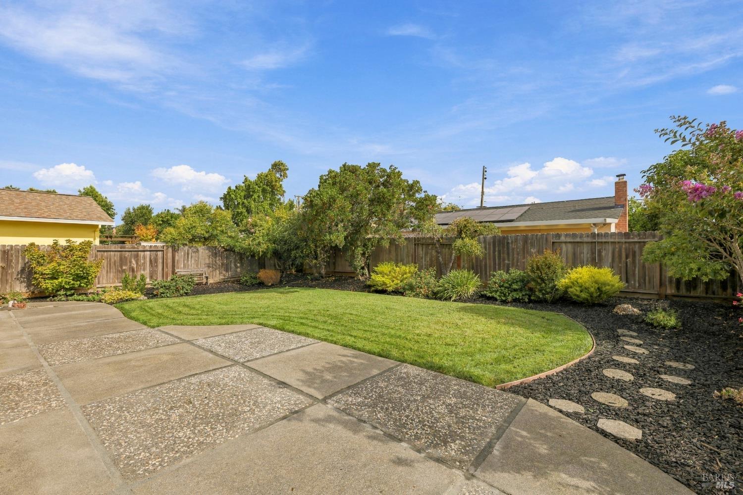 17 Eastside Circle Petaluma CA 94954
