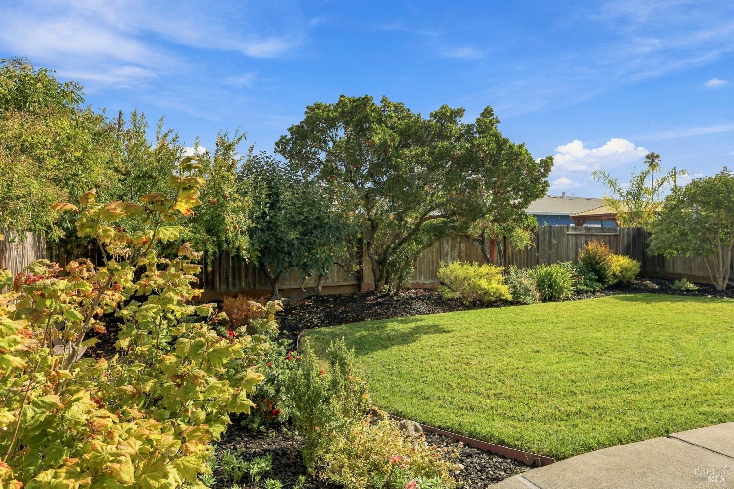 17 Eastside Circle Petaluma CA 94954