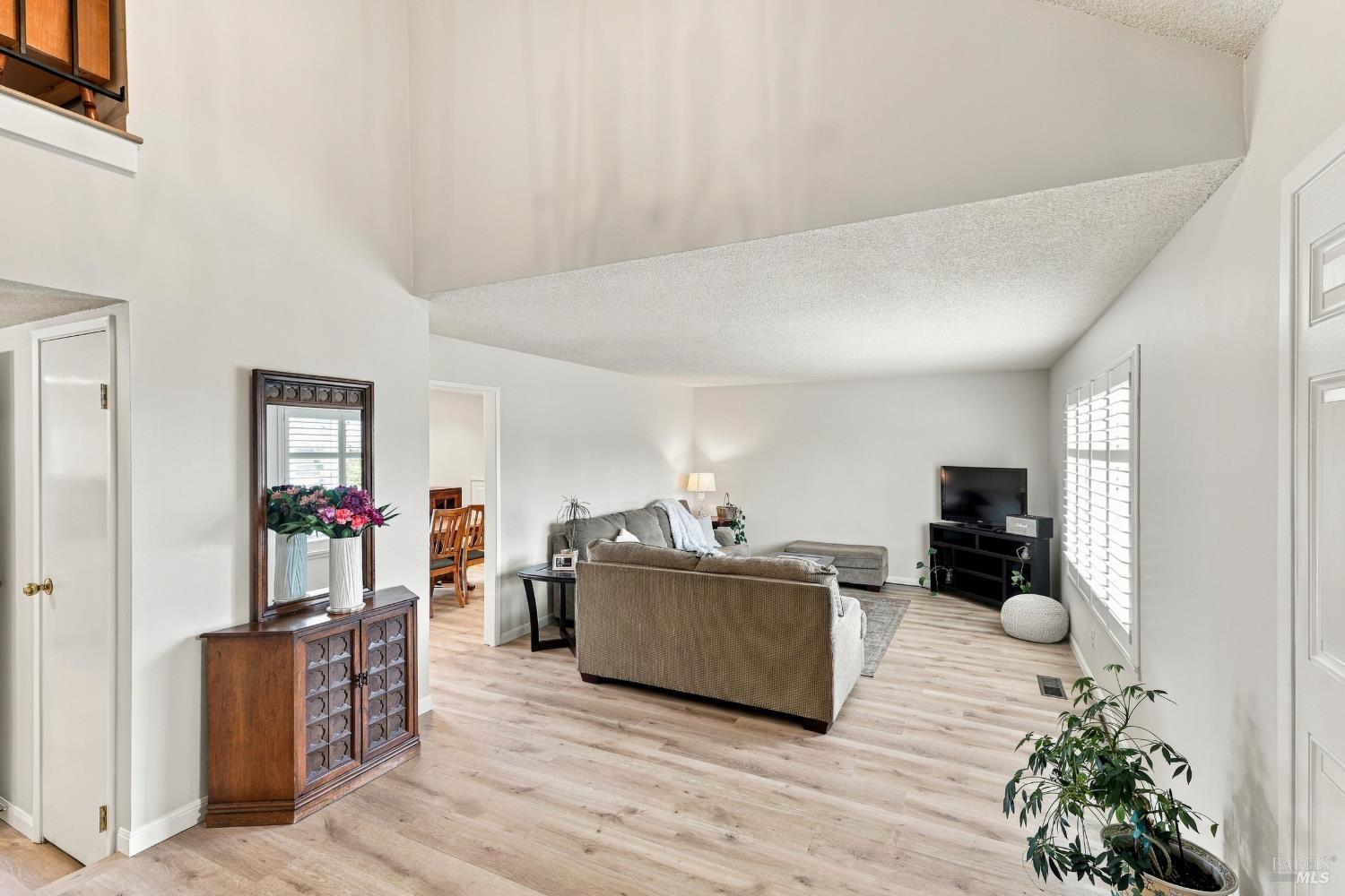 17 Eastside Circle Petaluma CA 94954