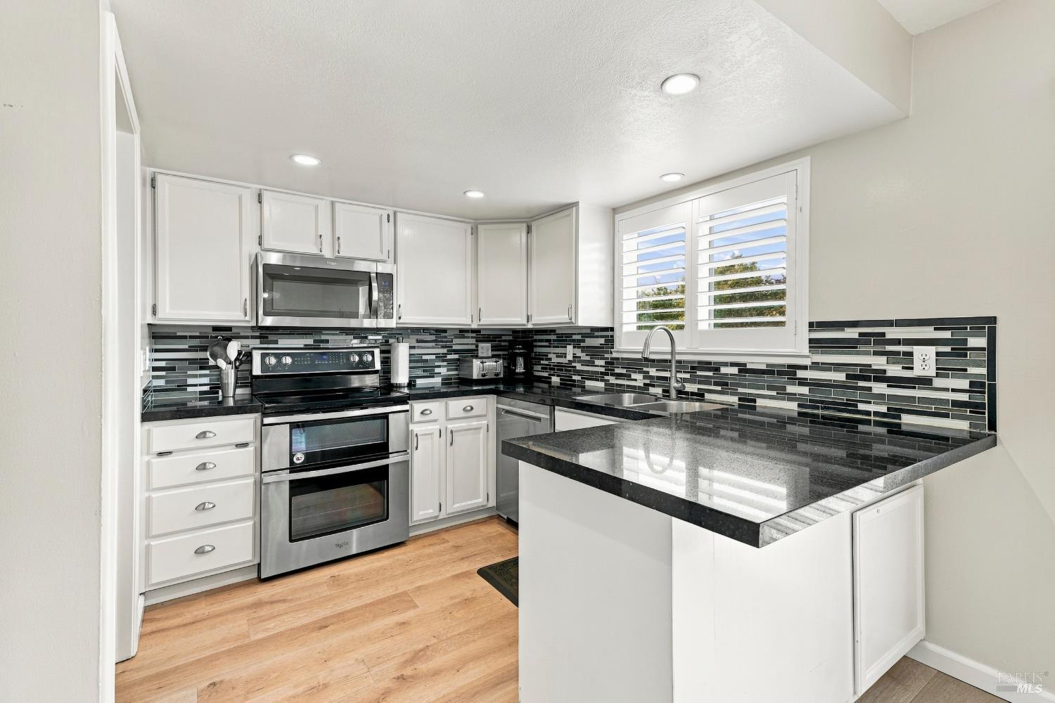 17 Eastside Circle Petaluma CA 94954