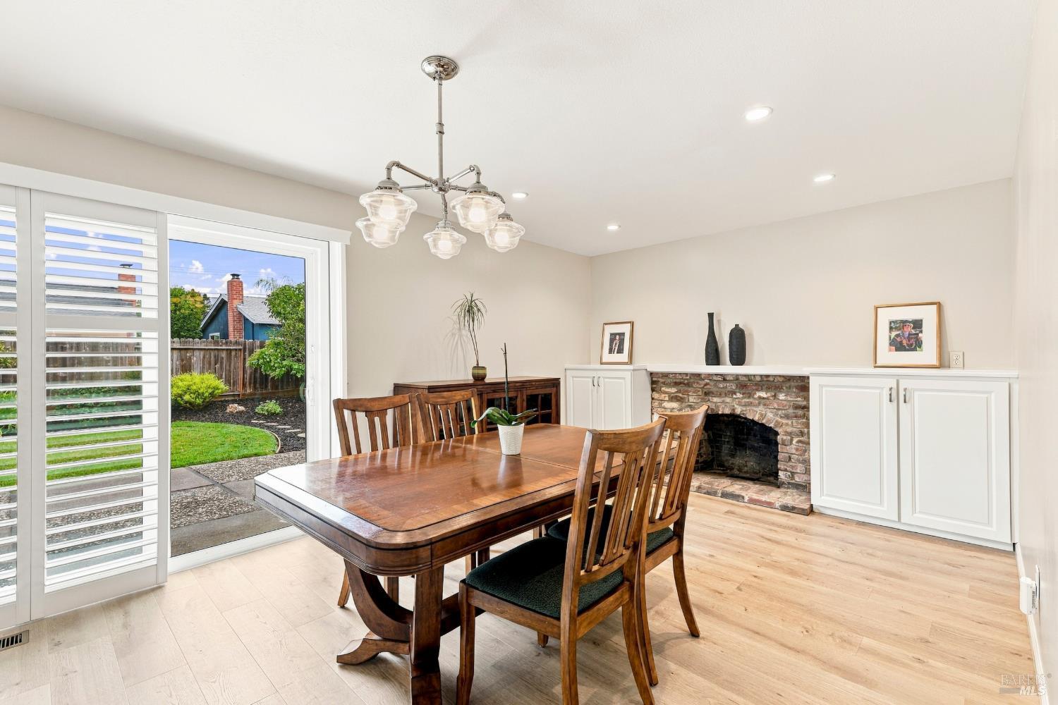 17 Eastside Circle Petaluma CA 94954