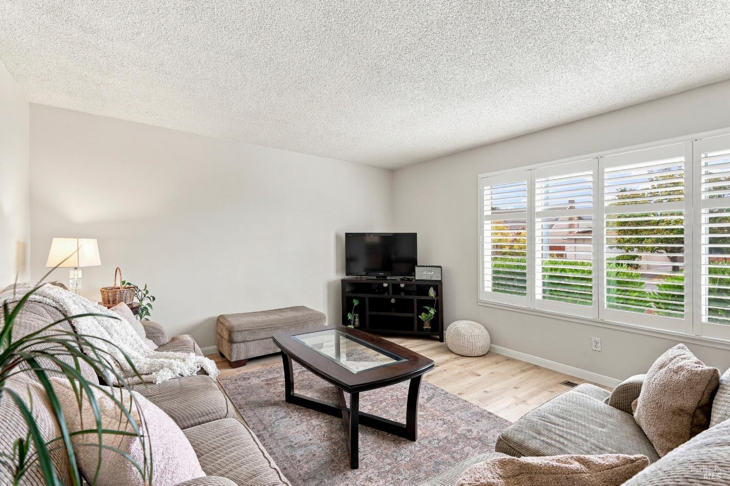 17 Eastside Circle Petaluma CA 94954