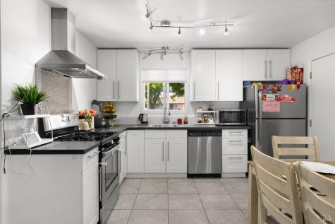 1558 W 3rd Street Santa Rosa CA 95401