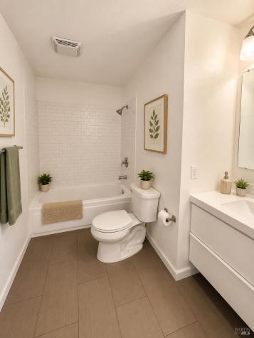 1558 W 3rd Street Santa Rosa CA 95401