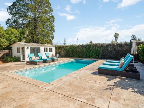 528 Sanns Lane Healdsburg CA 95448