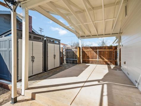 528 Sanns Lane Healdsburg CA 95448