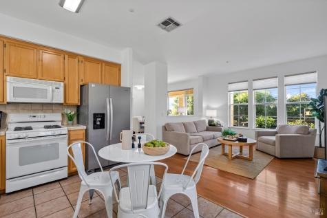 1073 Warren Drive Petaluma CA 94952