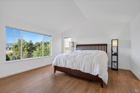 1073 Warren Drive Petaluma CA 94952