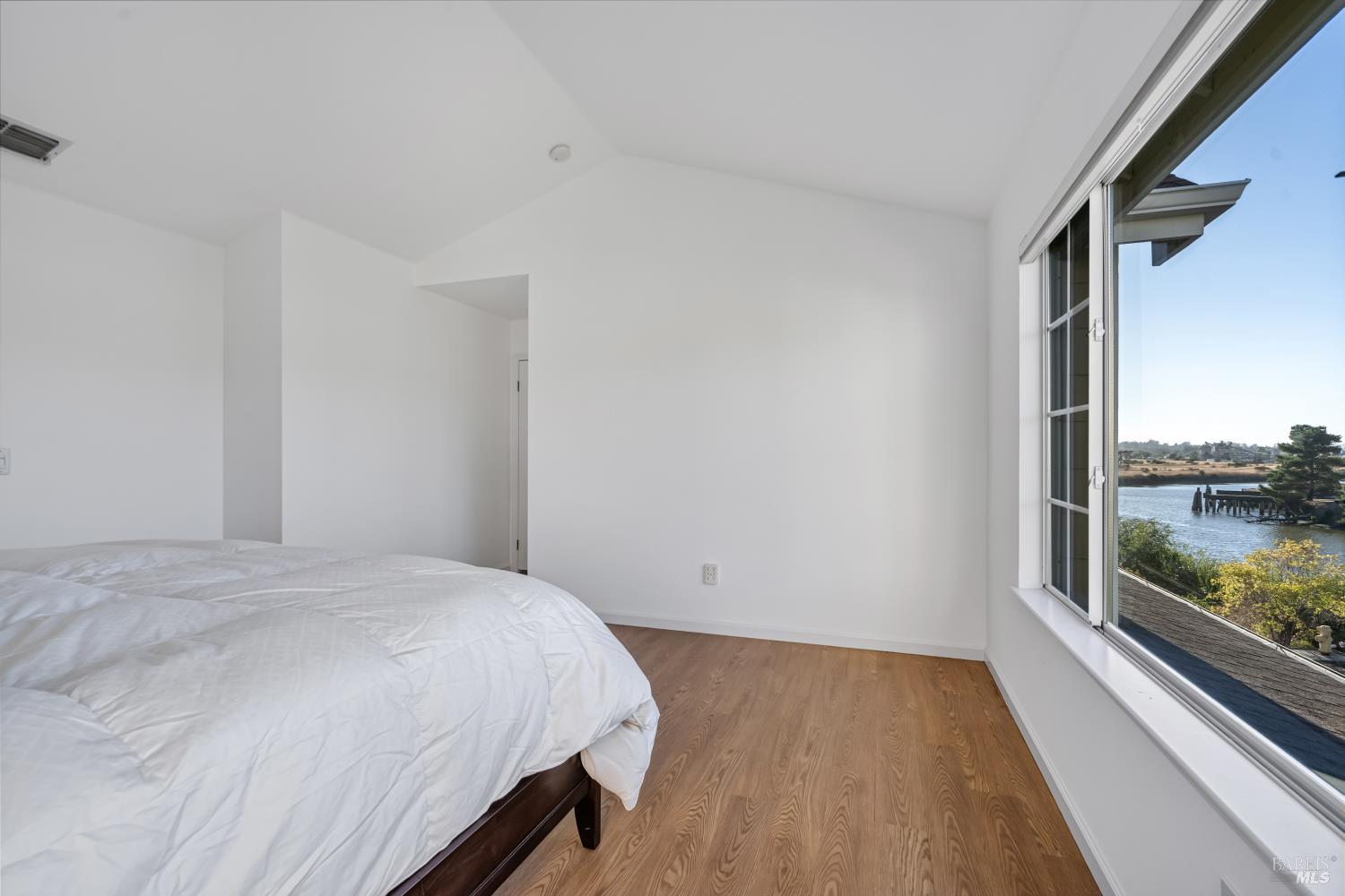 1073 Warren Drive Petaluma CA 94952