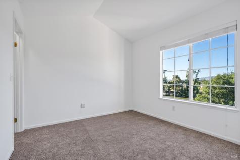 1073 Warren Drive Petaluma CA 94952