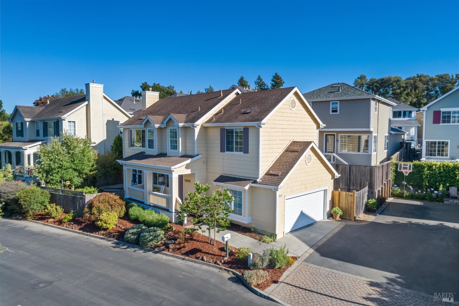1073 Warren Drive Petaluma CA 94952
