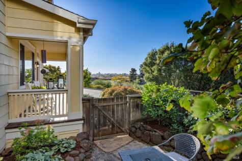 1073 Warren Drive Petaluma CA 94952