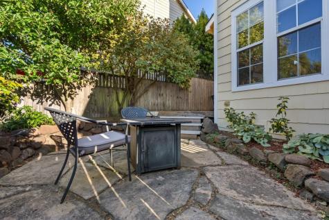 1073 Warren Drive Petaluma CA 94952