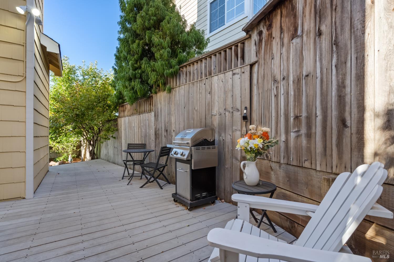 1073 Warren Drive Petaluma CA 94952