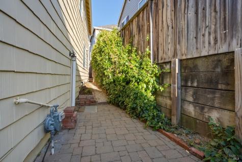 1073 Warren Drive Petaluma CA 94952