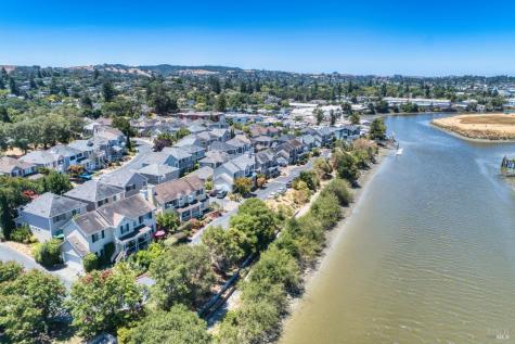 1073 Warren Drive Petaluma CA 94952