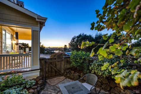 1073 Warren Drive Petaluma CA 94952