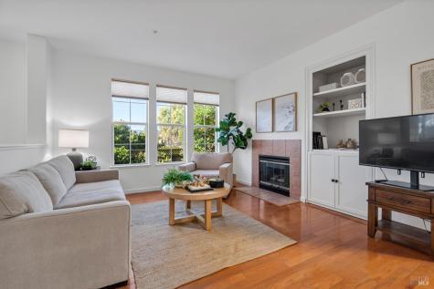 1073 Warren Drive Petaluma CA 94952