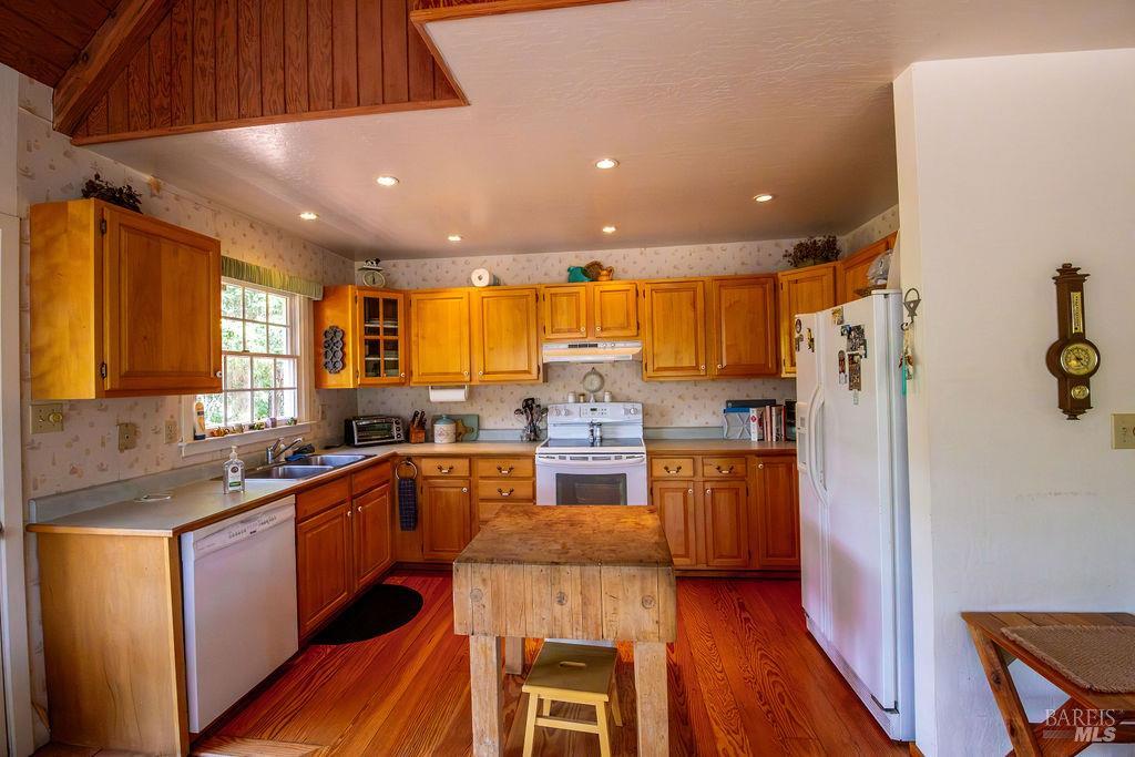 48600 Highway 101 Highway Laytonville CA 95454