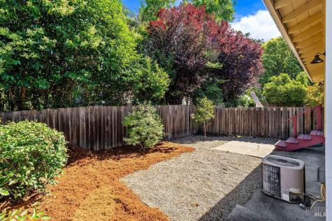 327-329 Plaza Street Healdsburg CA 95448