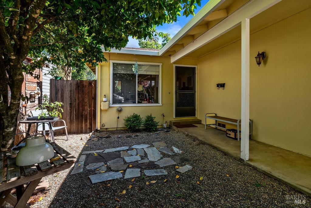 327-329 Plaza Street Healdsburg CA 95448
