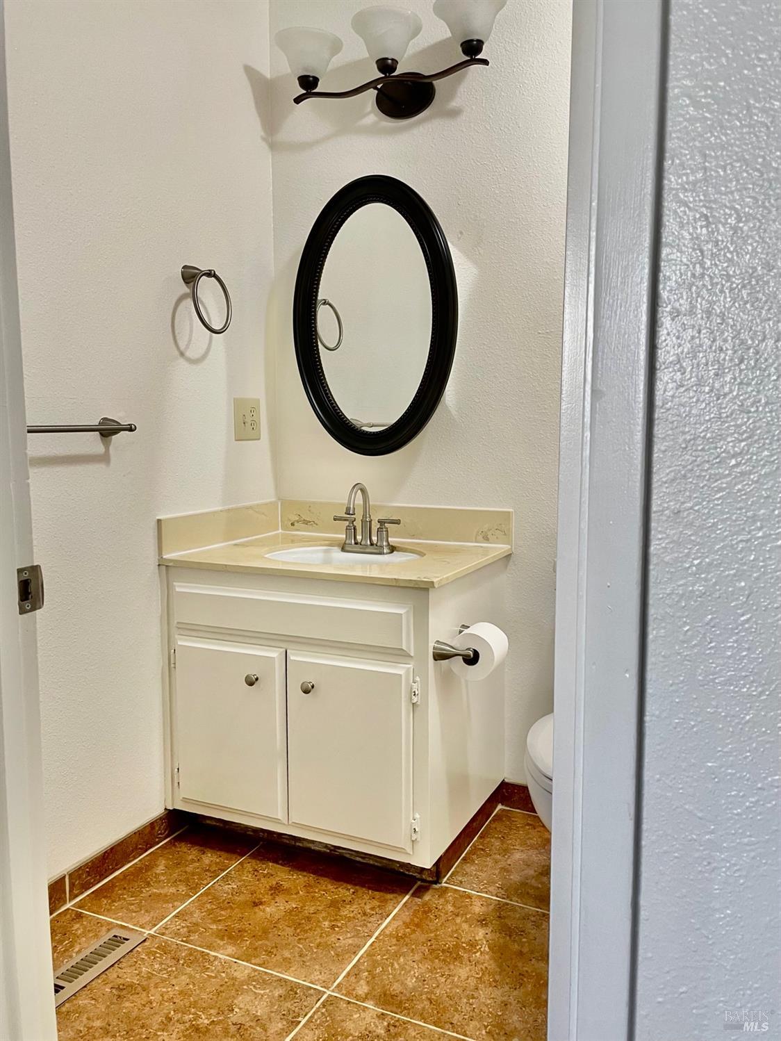 327-329 Plaza Street Healdsburg CA 95448