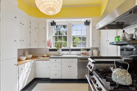 335 Bassett Street Petaluma CA 94952