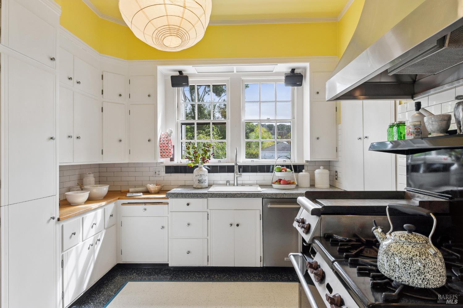335 Bassett Street Petaluma CA 94952