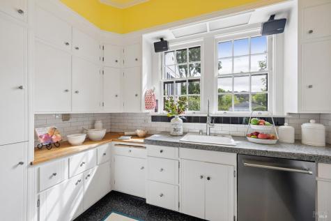 335 Bassett Street Petaluma CA 94952