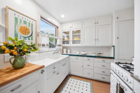 335 Bassett Street Petaluma CA 94952