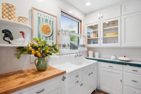 335 Bassett Street Petaluma CA 94952