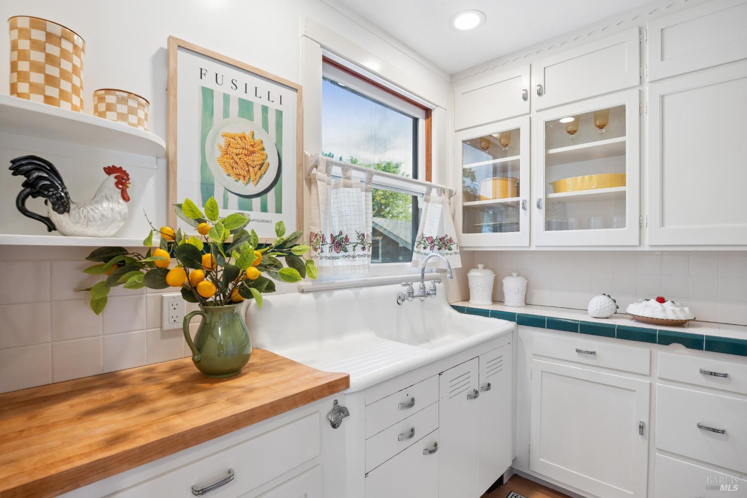 335 Bassett Street Petaluma CA 94952