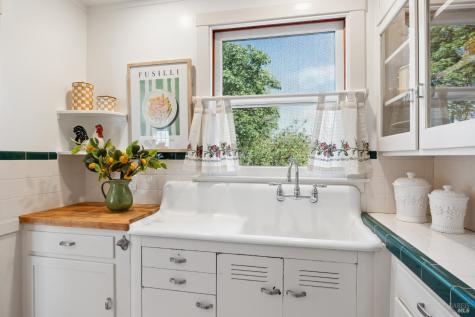 335 Bassett Street Petaluma CA 94952