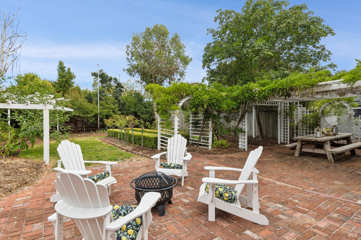 335 Bassett Street Petaluma CA 94952