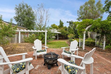 335 Bassett Street Petaluma CA 94952