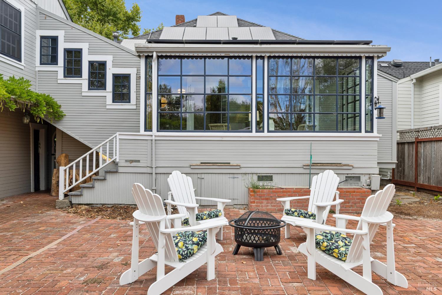335 Bassett Street Petaluma CA 94952