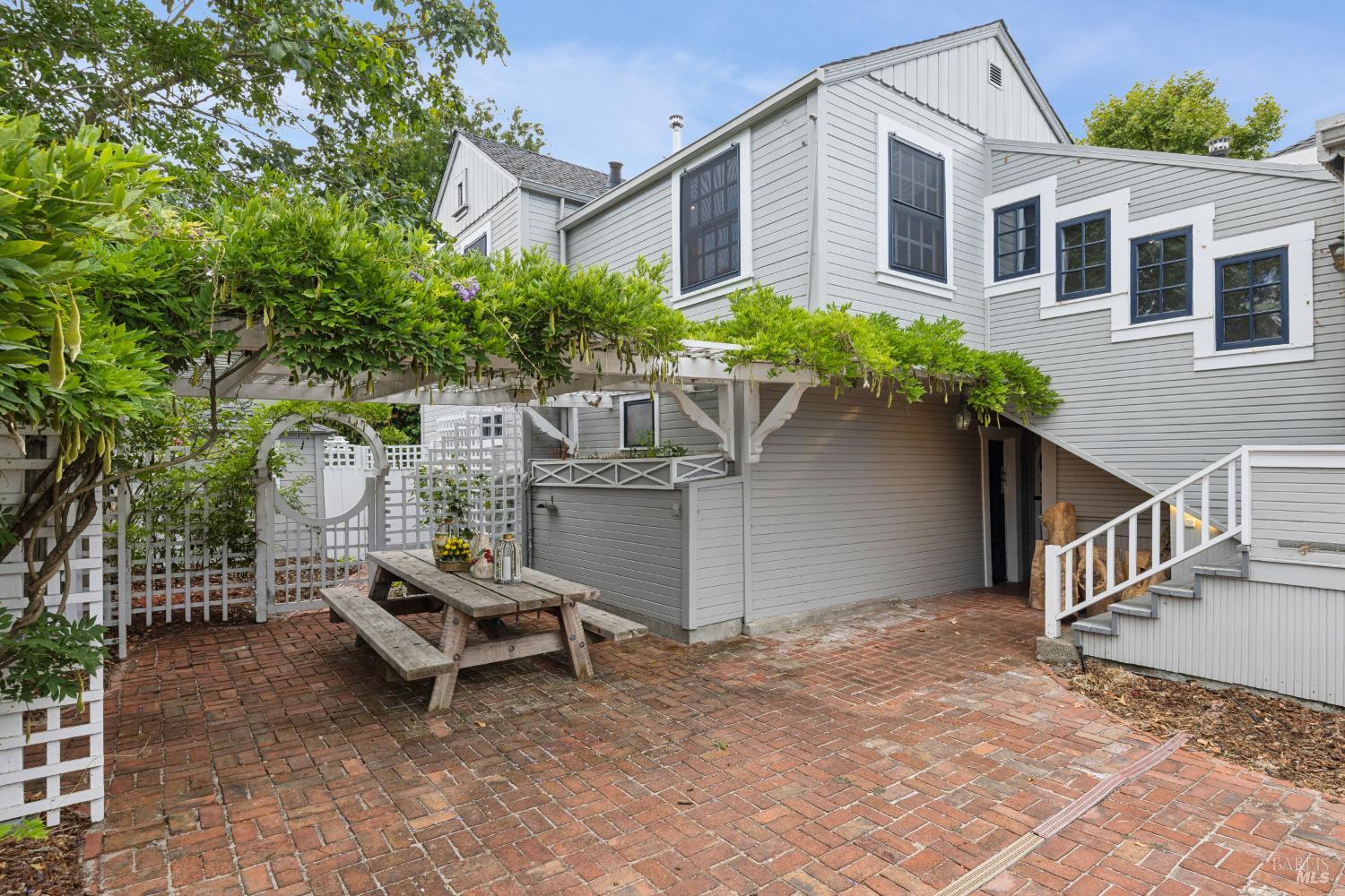 335 Bassett Street Petaluma CA 94952