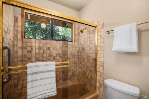 1835 San Ramon Way Santa Rosa CA 95409
