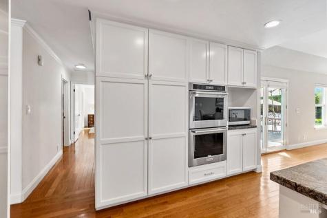 15119 Grove Street Healdsburg CA 95448