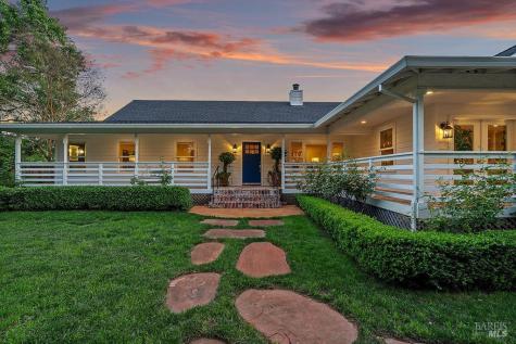 15119 Grove Street Healdsburg CA 95448