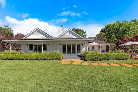15119 Grove Street Healdsburg CA 95448