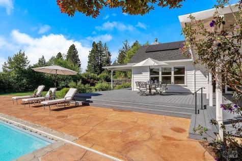 15119 Grove Street Healdsburg CA 95448
