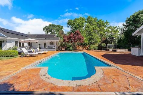 15119 Grove Street Healdsburg CA 95448