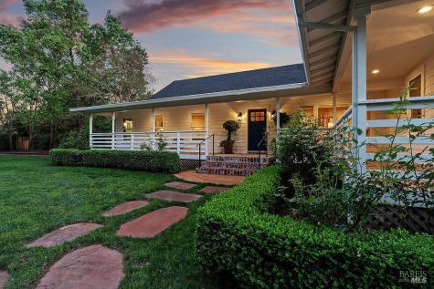15119 Grove Street Healdsburg CA 95448
